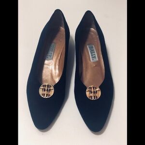 Stunning Bally Italian shoes.Nevy color